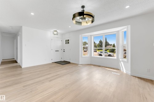 6404 88 Avenue Nw, Edmonton, AB - Indoor