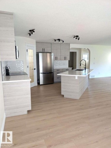 1236 Westerra Crescent, Stony Plain, AB - Indoor Photo Showing Kitchen