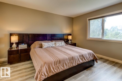 854 Chahley Way Nw, Edmonton, AB - Indoor Photo Showing Bedroom