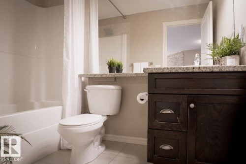 854 Chahley Way Nw, Edmonton, AB - Indoor Photo Showing Bathroom