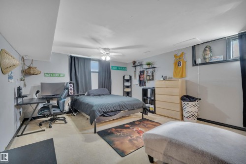 Carpeted room featuring a ceiling fan, recessed window, and gray walls - 5411 44 Ave, Wetaskiwin, AB - Indoor Photo Showing Bedroom