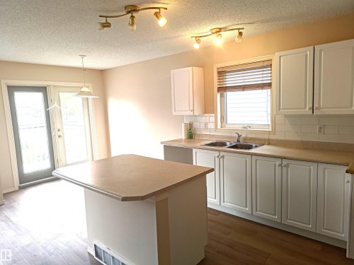 #26 13403 Cumberland Rd Nw, Edmonton, AB - Indoor Photo Showing Kitchen With Double Sink