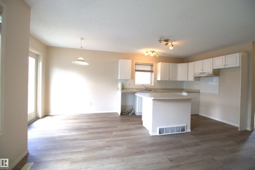 #26 13403 Cumberland Rd Nw, Edmonton, AB - Indoor Photo Showing Kitchen