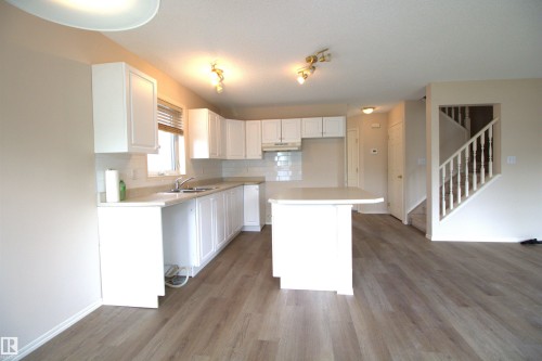 #26 13403 Cumberland Rd Nw, Edmonton, AB - Indoor Photo Showing Kitchen