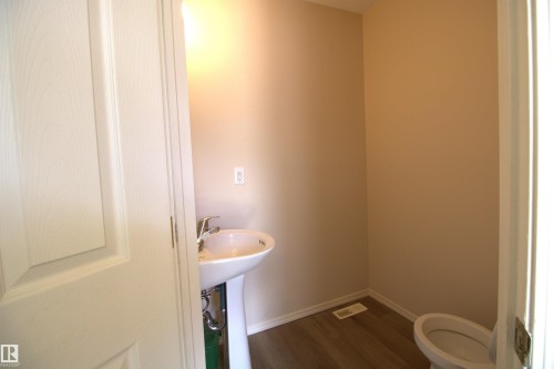 #26 13403 Cumberland Rd Nw, Edmonton, AB - Indoor Photo Showing Bathroom