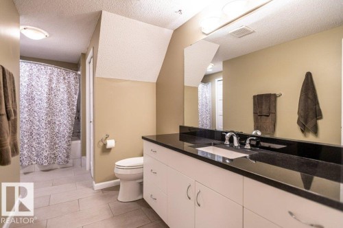 Bathroom - 14514 101 Avenue Nw, Edmonton, AB - Indoor Photo Showing Bathroom