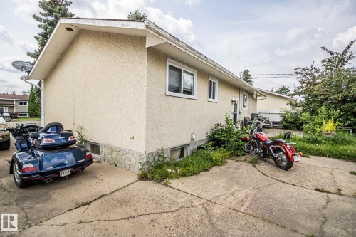 Stucco exterior with stone veneer foundation - 4322 49 Ave, St. Paul Town, AB - Outdoor With Exterior
