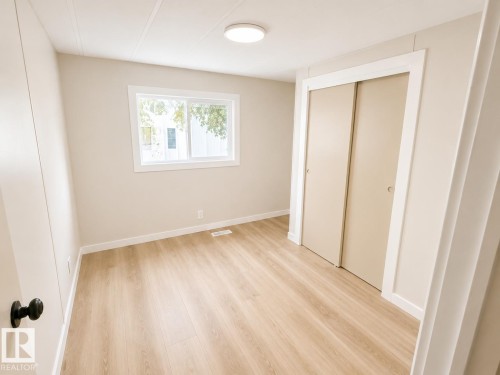 20 West View Bv Northwest, Edmonton, AB - Indoor Photo Showing Other Room