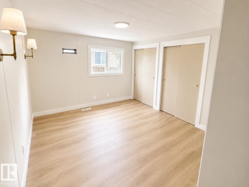 20 West View Bv Northwest, Edmonton, AB - Indoor Photo Showing Other Room