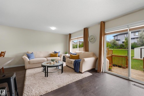 2422 Cassidy Way Sw, Edmonton, AB - Indoor Photo Showing Living Room