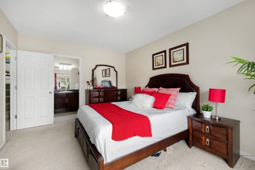 2422 Cassidy Way Sw, Edmonton, AB - Indoor Photo Showing Bedroom