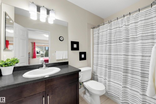 2422 Cassidy Way Sw, Edmonton, AB - Indoor Photo Showing Bathroom