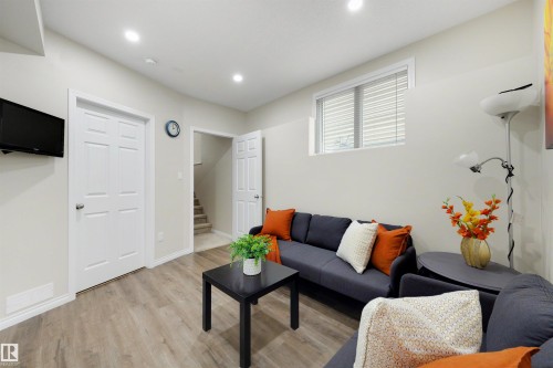 2422 Cassidy Way Sw, Edmonton, AB - Indoor Photo Showing Living Room
