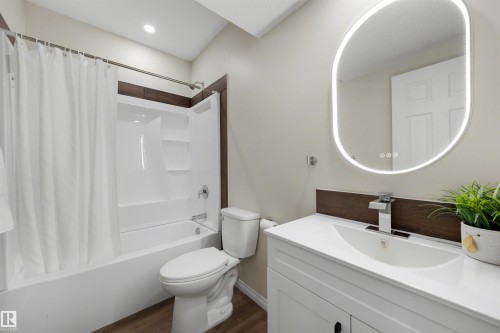 2422 Cassidy Way Sw, Edmonton, AB - Indoor Photo Showing Bathroom