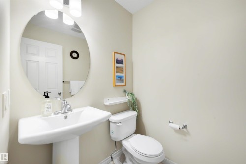 2422 Cassidy Way Sw, Edmonton, AB - Indoor Photo Showing Bathroom