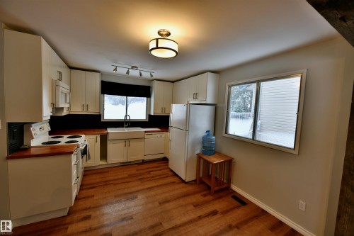 4809 52 Street, Glendon, AB - Indoor Photo Showing Kitchen