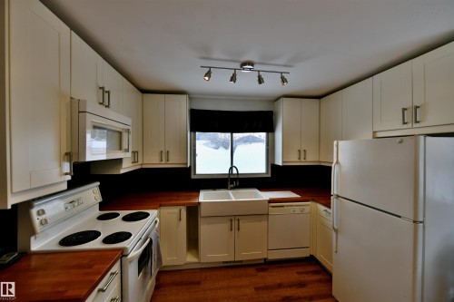 4809 52 Street, Glendon, AB - Indoor Photo Showing Kitchen With Double Sink