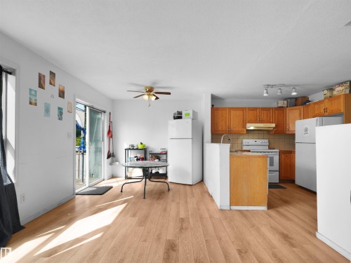 #9 16933 115 St Nw, Edmonton, AB - Indoor Photo Showing Kitchen