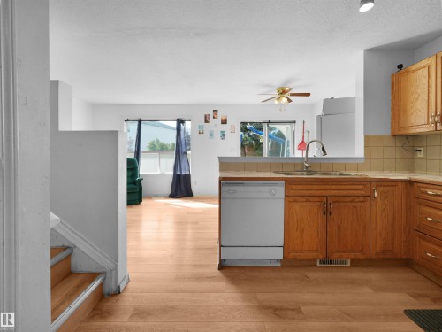 #9 16933 115 St Nw, Edmonton, AB - Indoor Photo Showing Kitchen With Double Sink