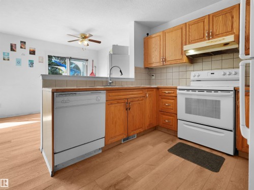 #9 16933 115 St Nw, Edmonton, AB - Indoor Photo Showing Kitchen