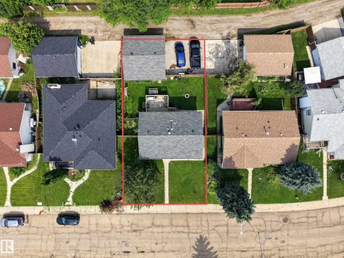 Paved driveway with ample parking, mature trees, and a manicured lawn - 156 Clareview Road Nw, Edmonton, AB - Outdoor With Deck Patio Veranda