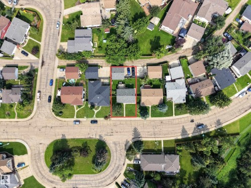 Property situated on a street with a cul-de-sac turn-around - 156 Clareview Road Nw, Edmonton, AB -  With View