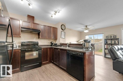 3514 16 Street Nw, Edmonton, AB - Indoor Photo Showing Kitchen