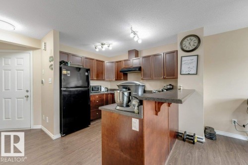 3514 16 Street Nw, Edmonton, AB - Indoor Photo Showing Kitchen