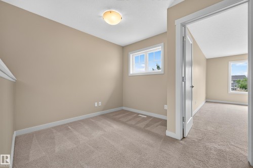 2730 Sparrow Place Nw, Edmonton, AB - Indoor Photo Showing Other Room