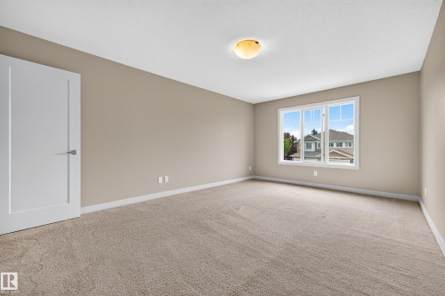 2730 Sparrow Place Nw, Edmonton, AB - Indoor Photo Showing Other Room