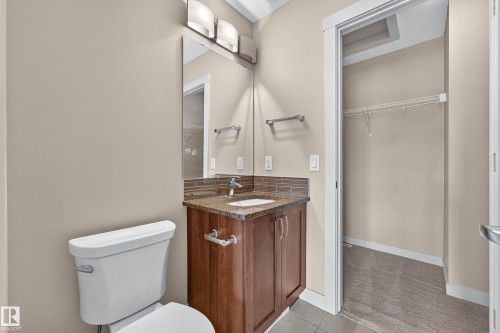2730 Sparrow Place Nw, Edmonton, AB - Indoor Photo Showing Bathroom
