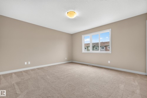 2730 Sparrow Place Nw, Edmonton, AB - Indoor Photo Showing Other Room