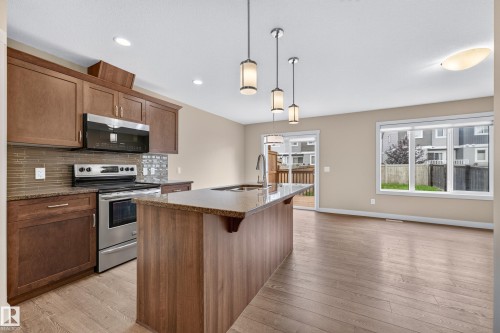 2730 Sparrow Place Nw, Edmonton, AB - Indoor Photo Showing Kitchen