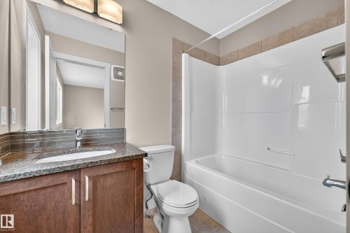2730 Sparrow Place Nw, Edmonton, AB - Indoor Photo Showing Bathroom