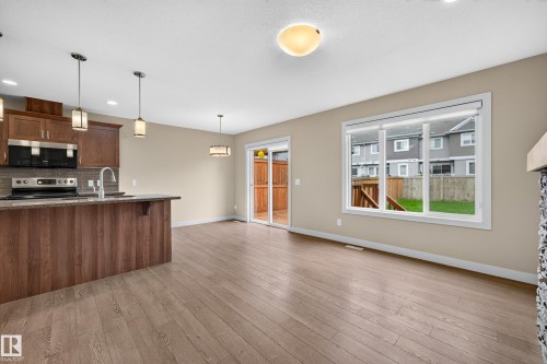 2730 Sparrow Place Nw, Edmonton, AB - Indoor Photo Showing Kitchen