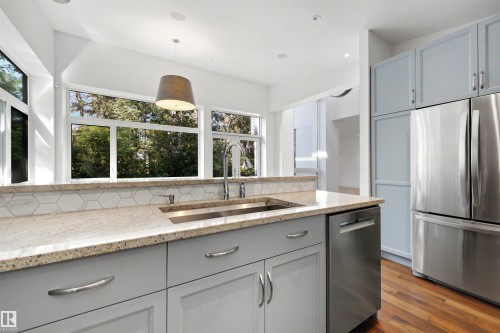9342 83 Avenue Nw, Edmonton, AB - Indoor Photo Showing Kitchen