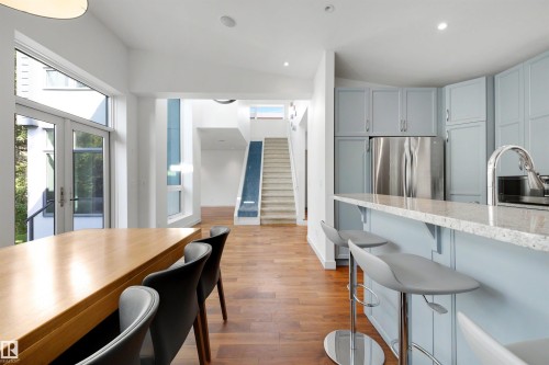 9342 83 Avenue Nw, Edmonton, AB - Indoor
