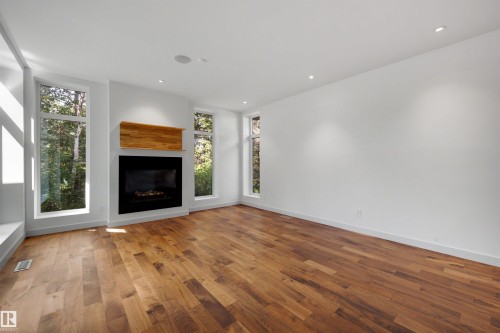 9342 83 Avenue Nw, Edmonton, AB - Indoor Photo Showing Living Room With Fireplace