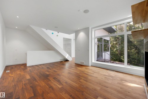 9342 83 Avenue Nw, Edmonton, AB - Indoor Photo Showing Other Room