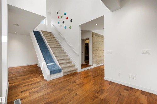 9342 83 Avenue Nw, Edmonton, AB - Indoor Photo Showing Other Room