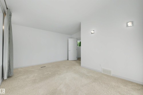 9342 83 Avenue Nw, Edmonton, AB - Indoor Photo Showing Other Room