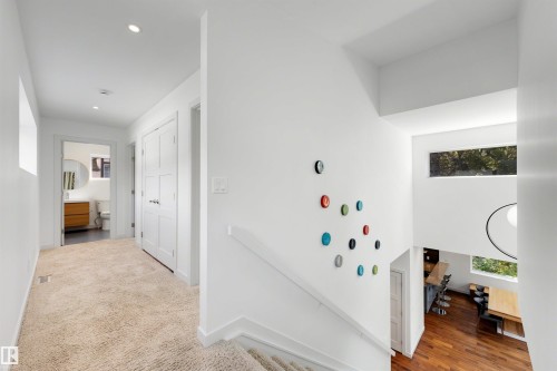 9342 83 Avenue Nw, Edmonton, AB - Indoor Photo Showing Other Room