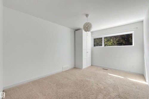 9342 83 Avenue Nw, Edmonton, AB - Indoor Photo Showing Other Room