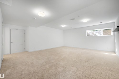 9342 83 Avenue Nw, Edmonton, AB - Indoor