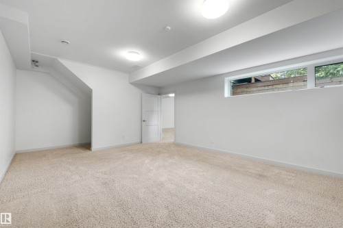 9342 83 Avenue Nw, Edmonton, AB - Indoor Photo Showing Other Room