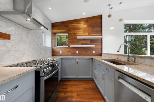 9342 83 Avenue Nw, Edmonton, AB - Indoor Photo Showing Kitchen With Stainless Steel Kitchen With Upgraded Kitchen