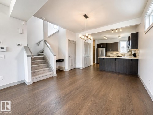 16464 15 Avenue Sw, Edmonton, AB - Indoor Photo Showing Kitchen