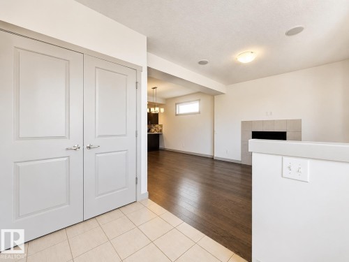 16464 15 Avenue Sw, Edmonton, AB - Indoor