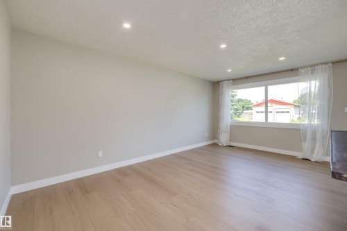 4204 42 Avenue, Stony Plain, AB - Indoor Photo Showing Other Room