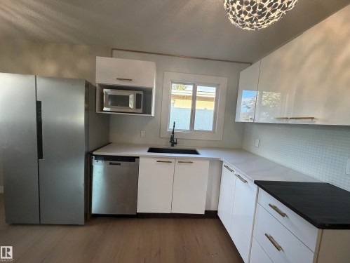 4204 42 Avenue, Stony Plain, AB - Indoor Photo Showing Kitchen